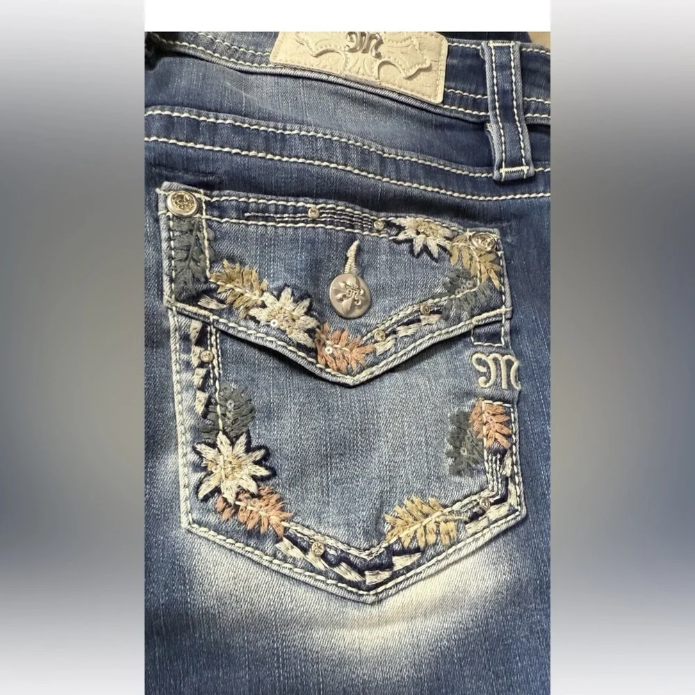 Miss Me Skinny Jeans | Embellished Floral Back Pockets | Stretch Denim
26x31 - Picture 5 of 15